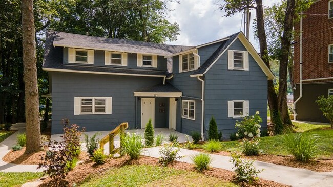 Photo - 237 Queen St Unit #1