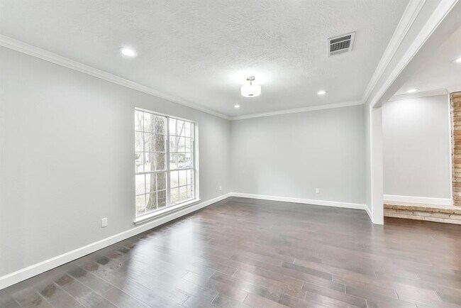 Photo - 2022 Forest Manor Dr