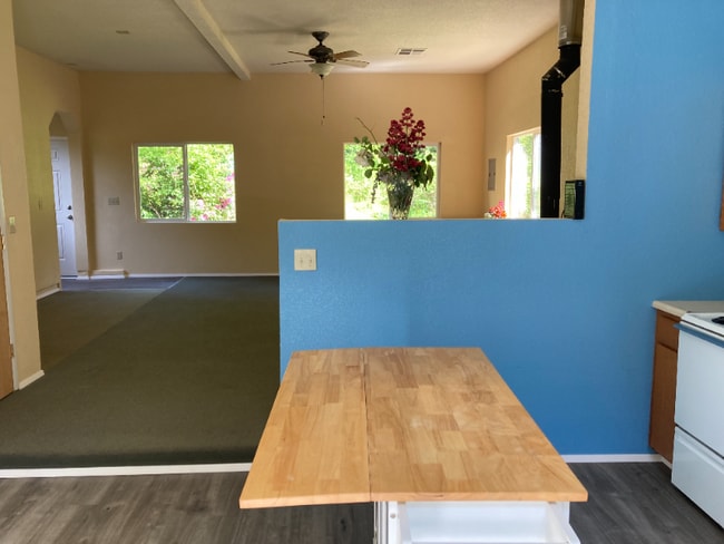 Photo - 90 Whittier Ln