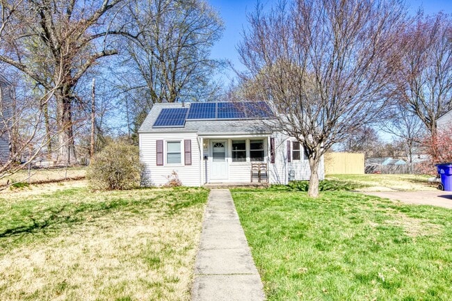 Building Photo - 3 Bedroom Single Family Rental - Fenced in yard