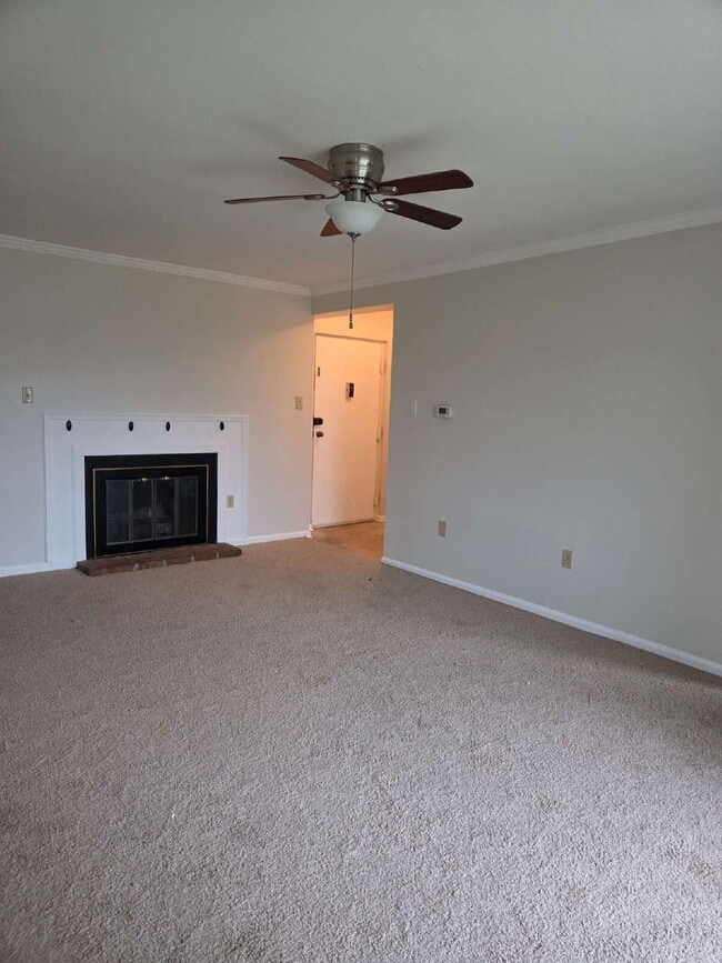 Photo - "Charming 2-Bedroom Condo Retreat in the Heart of Hagerstown!" Unidad 302