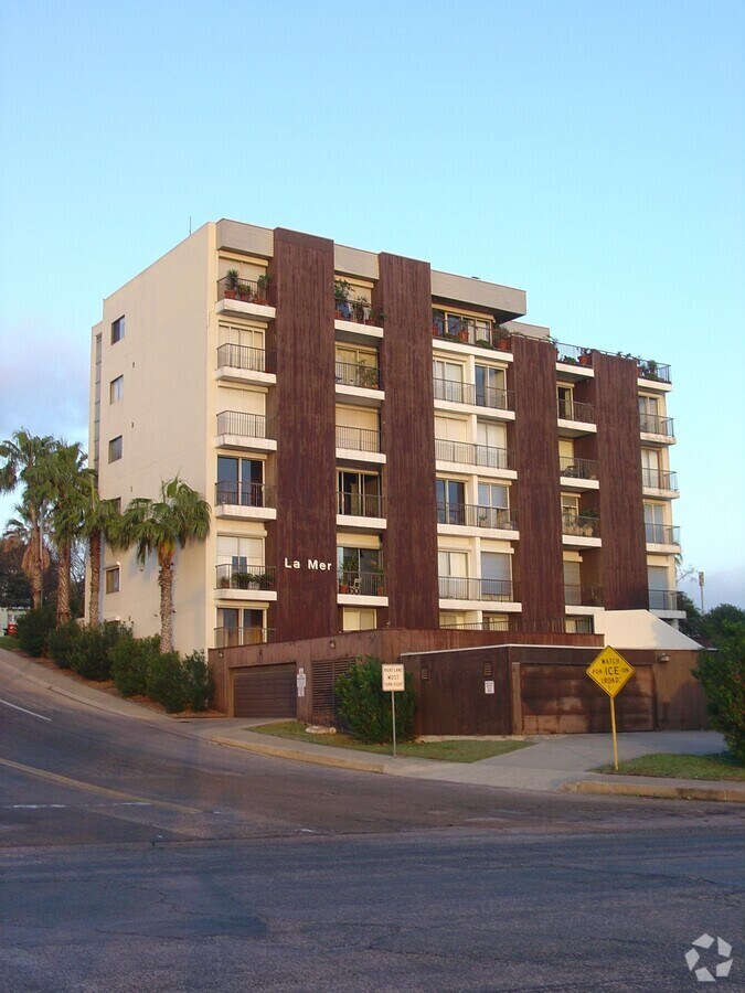 View from the east across Park Avenue - La Mer Apartments