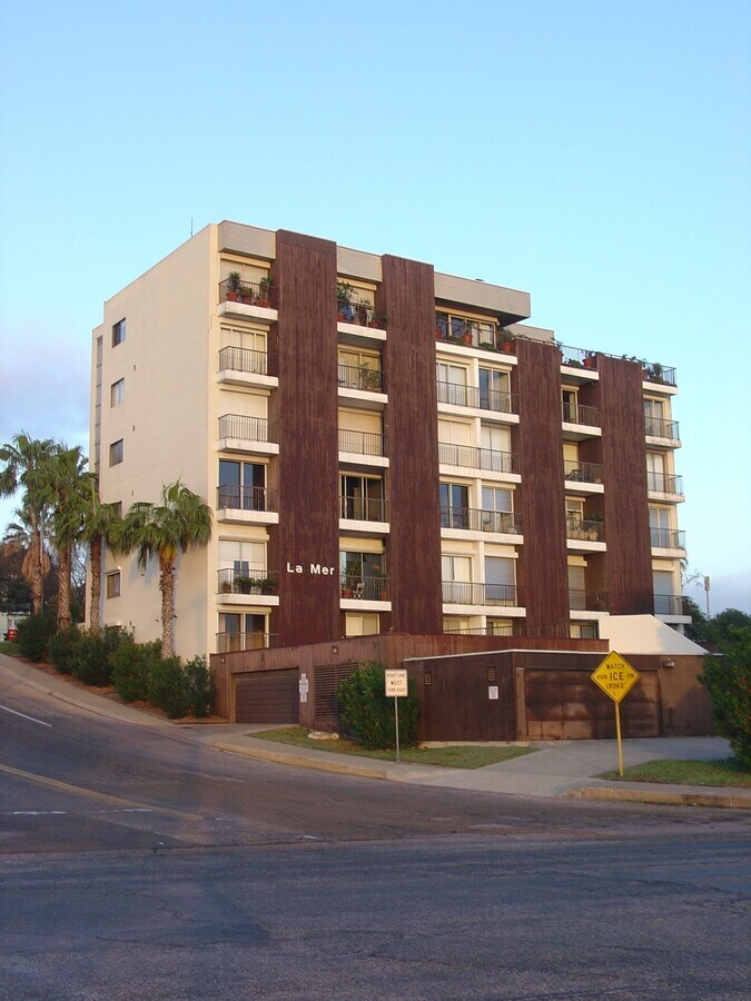 View from the east across Park Avenue - La Mer Apartments