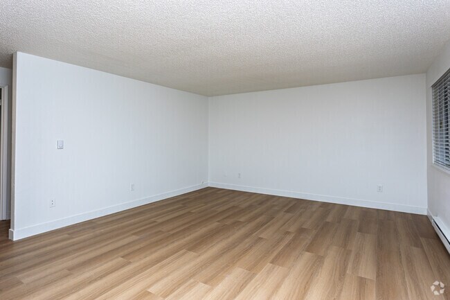 2BR, 1BA - 720SF - Living Room