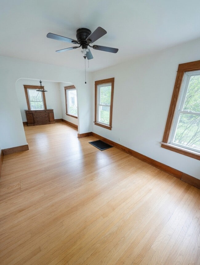 Photo - 490 E Oakland Ave