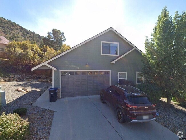 Building Photo - 3 Bedroom & 2 Bath Home with 2 Car Garage....
