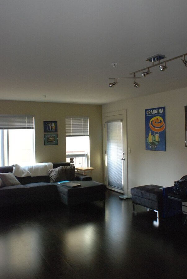 1 Bedroom condo parking included - 1 Bedroom condo parking included