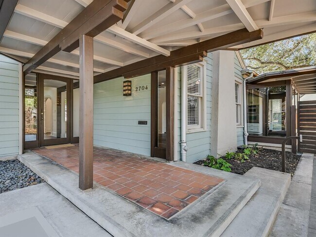 Photo - 2704 Oakhurst Ave