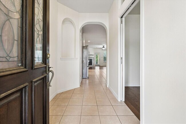 Photo - 206 Saddle Ridge Dr