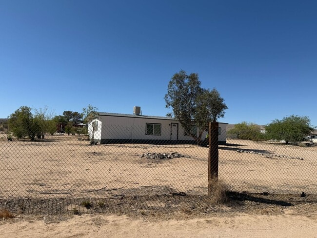 Building Photo - Beautiful fully remodeled 3 bedroom Rental
