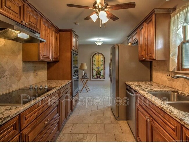 Photo - 156 E 57th Pl