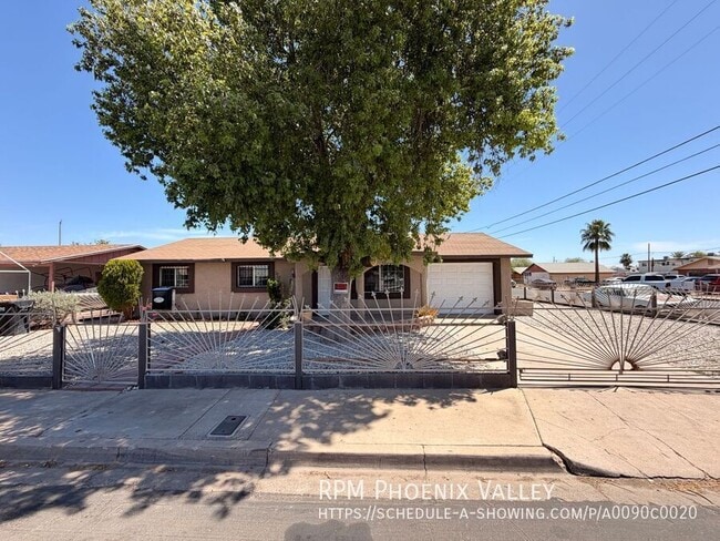 Photo - 301 N 3rd St