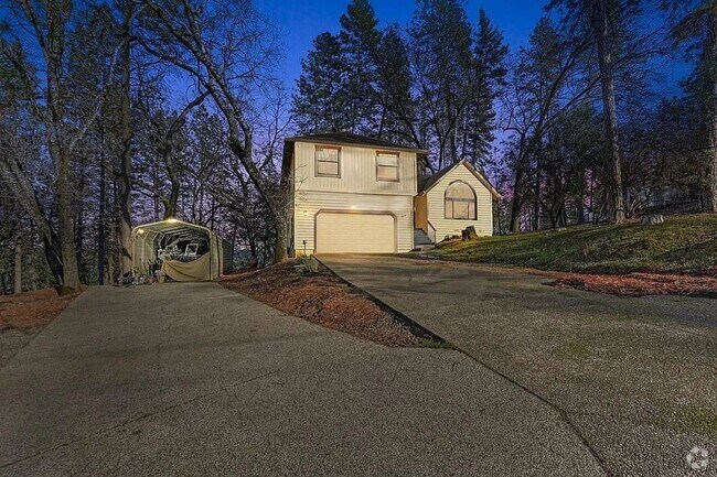 Building Photo - Beautiful 3BR/3BA Home on 1 Acre in Gated ...