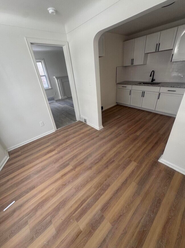 Photo - 18955 Hamburg St