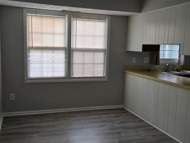 Photo - 1235 Hillcrest Dr