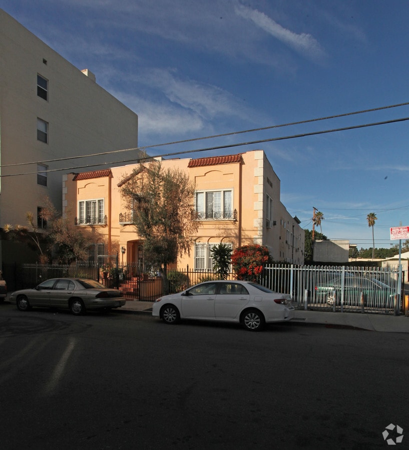 Primary Photo - 1527 N McCadden Pl Apartments