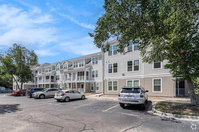 Building Photo - 130 River Landing Dr Rental