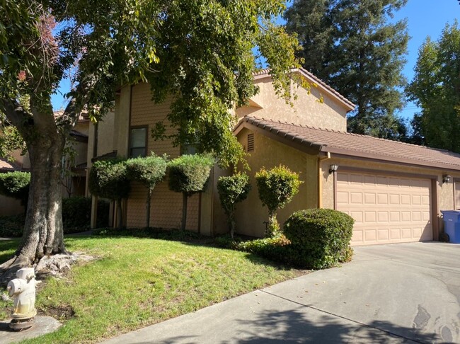 Tuscany Place Triplex - Tuscany Place Triplex Apartment Unit 3650 Tuscany Pl