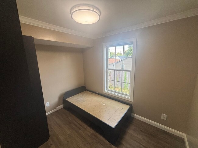 Photo - 173 Montmullin St