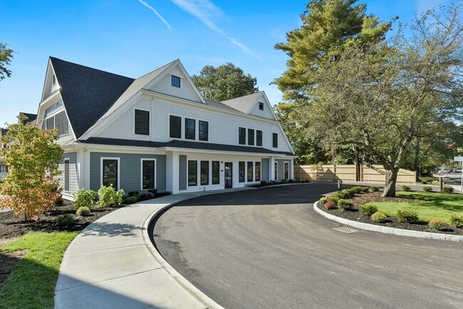 Building Photo - 1180 Great Plain Ave Unit 207 Rental