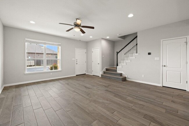 Photo - 718 Tinton Falls Ln