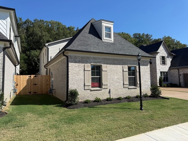 Photo - 592 Holden Dr