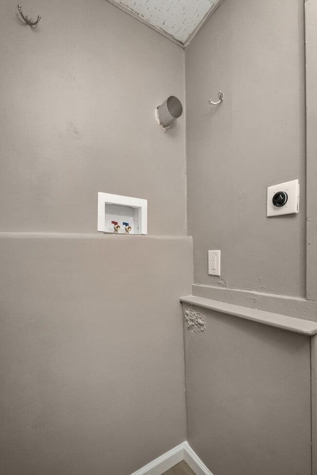 Photo - 137-139 Main St Unit 137 Main St