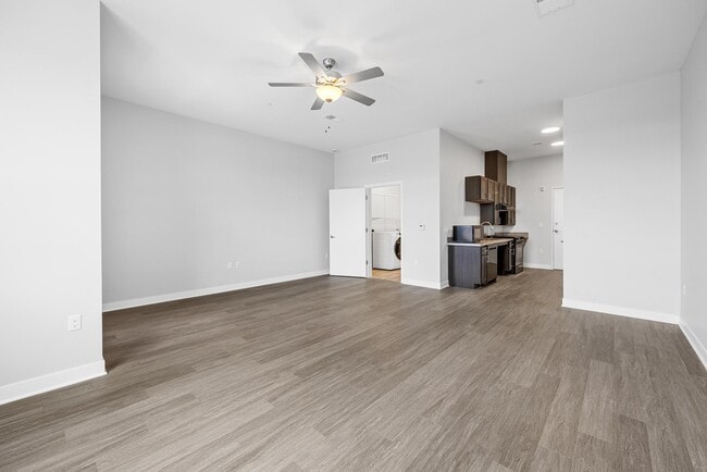 Photo - Annex on the Square