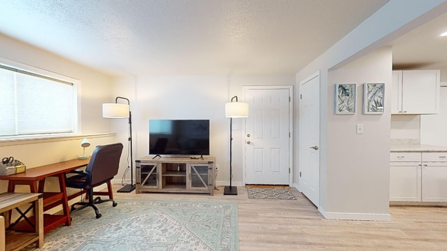 1701 Hudson St Unit 4