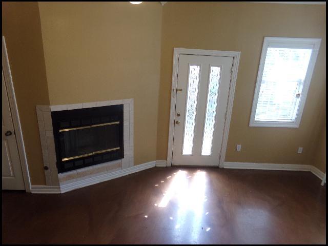 Photo - 1217 Look St