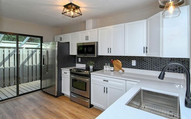 Photo - 5603 Summerside Ln Unit 44A