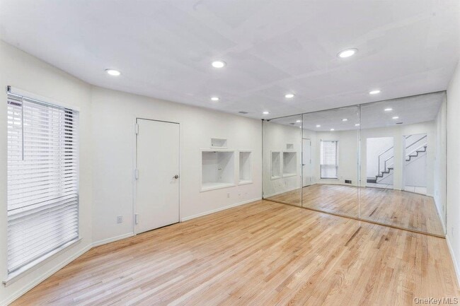 Photo - 124 Foxwood Dr