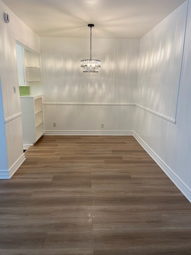 Dining Area - 200 S Madison Ave Apartments