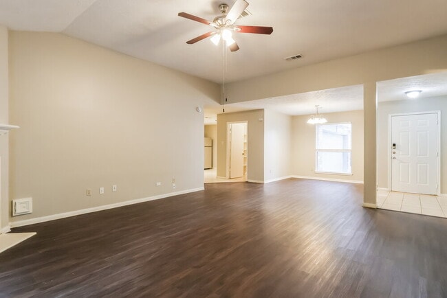 Photo - 28807 Binefield St