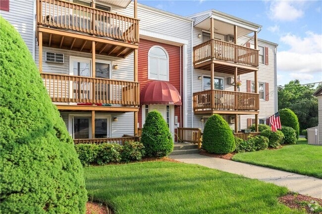 Building Photo - 555 Diamond Hill Rd Unit 303 Rental