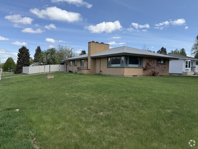 Building Photo - 3201 7th Ave S Rental