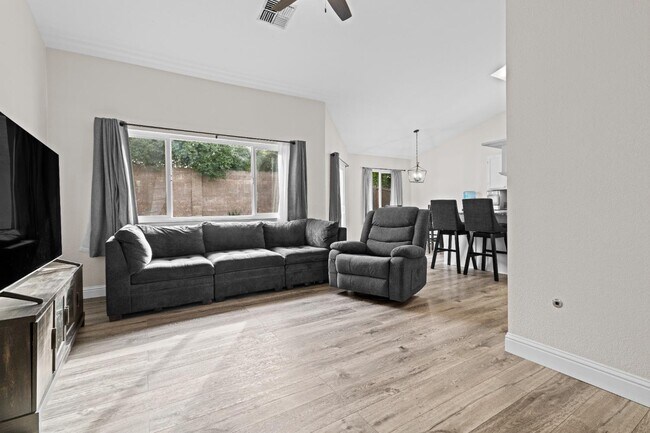 Photo - 2420 Inverness Dr