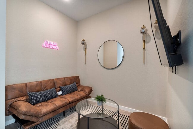 Building Photo - 16601 N Parkview Pl Unit ID1335742P