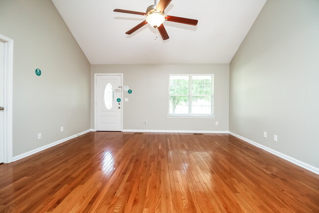 Photo - 2231 Sawmill St