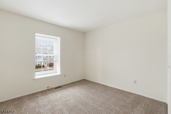 Photo - 374 Aldeburgh Ave