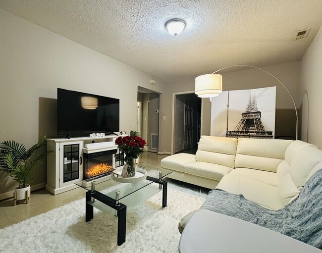 Photo - Lovely 2 bedroom 1 bath rental close to hospitals and downtown!