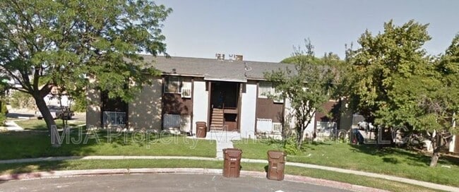 Building Photo - 2523 S Lakecrest Dr Unit 03 Rental