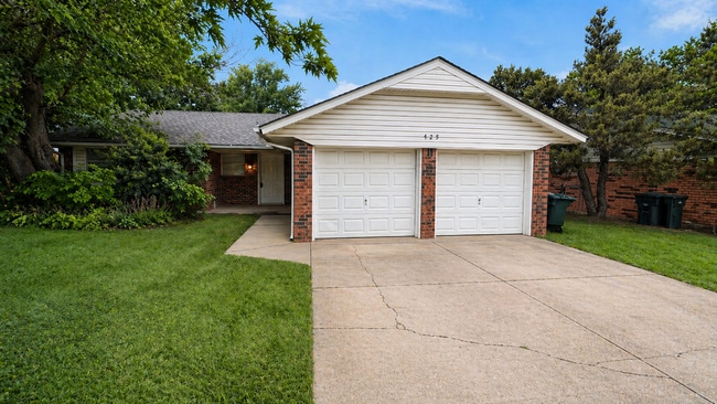 Building Photo - 725 Howard Ct