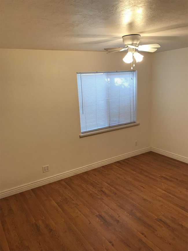 Photo - 616 E 2100 N