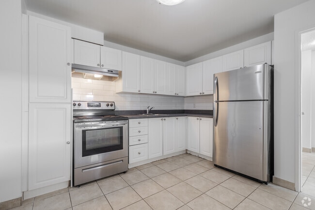 2BR, 1BA - 627SF - Kitchen