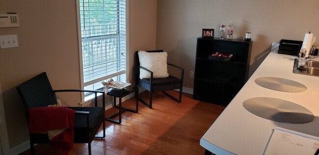 Photo - 1064 N Montgomery St Unidad F