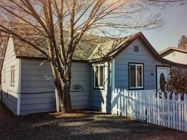 Kittitas Cottage - 207 N Pierce St Casa