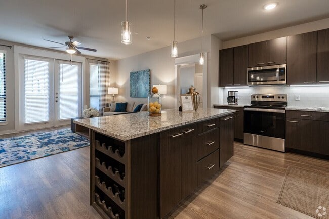 Photo - Stylish Katy Living + Special Savings! Unidad SNTA2