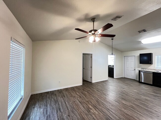 Photo - Beautiful 3 BD/2BA Home in Beautiful Ocala!!!