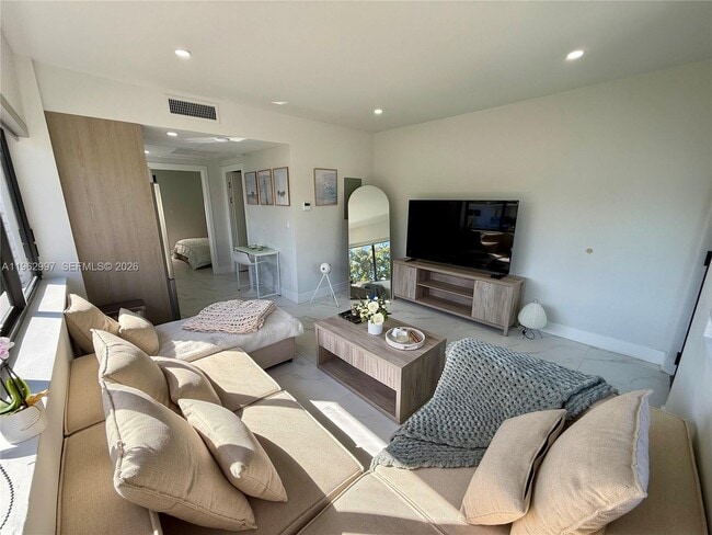 Photo - 944 Jefferson Ave Unit 9